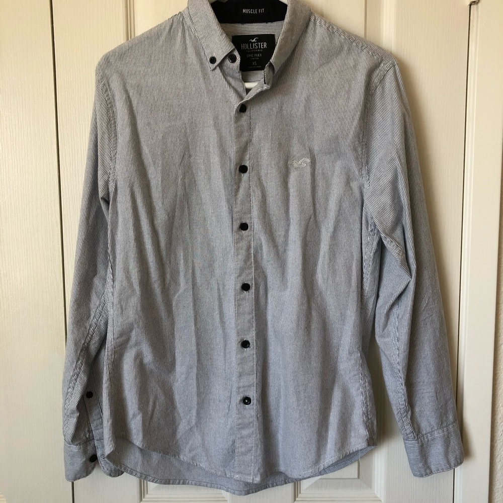 🥳Hollister Button-Down Shirt🤍
